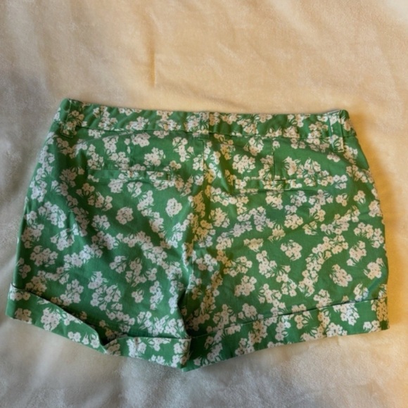 Gap Floral Green Women's Shorts Sz 6 - Picture 2 of 3
